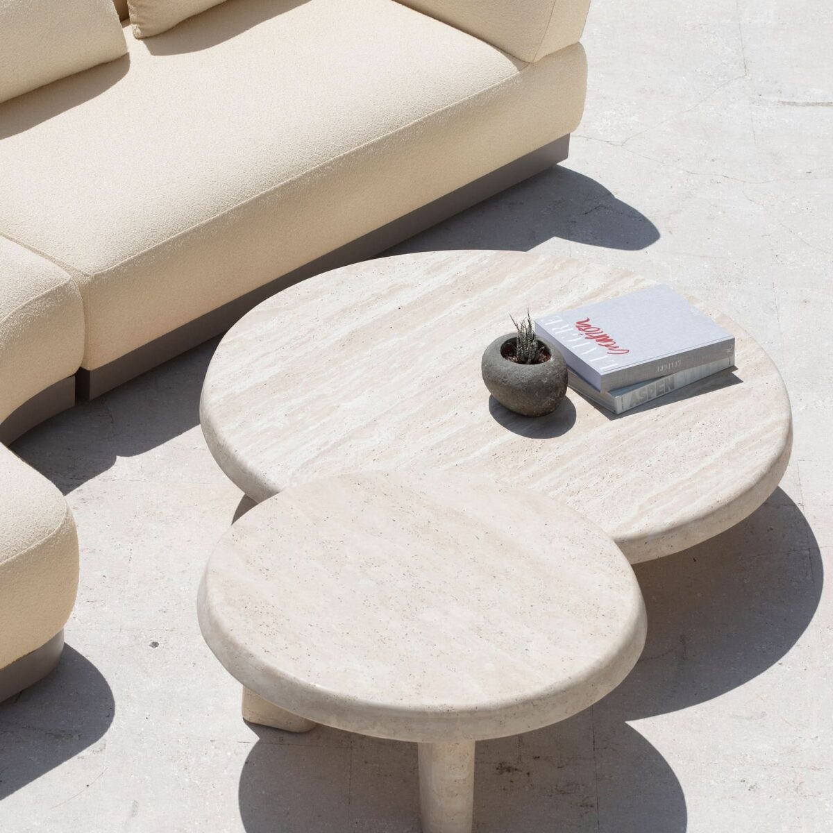 “Contemporary round coffee table by Harbour – Lucca design in 47-inch size for modern living rooms”