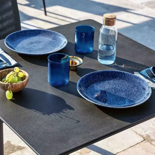 Square Moon Low Outdoor (90×90 cm) with extrawhite glossy glass top and white outdoor-rated steel base.