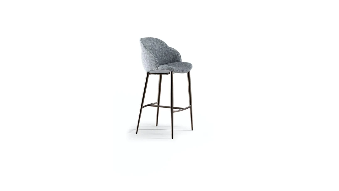 "My Way too chair with integrated swivel base, ideal for meeting rooms or stylish home offices."