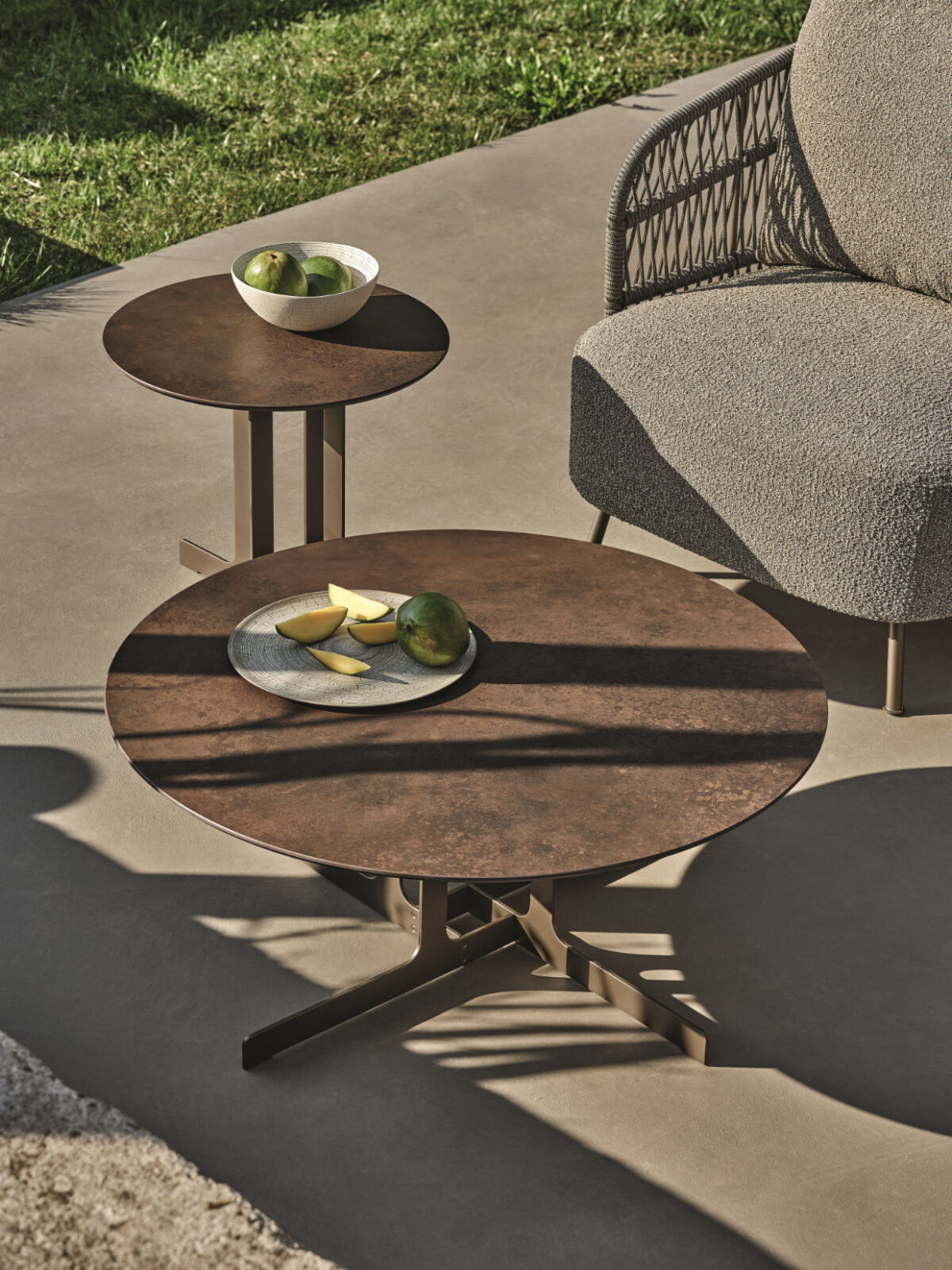 “NELL Outdoor coffee table by Ditre Italia – modern Italian patio table with round top and minimalist metal base”