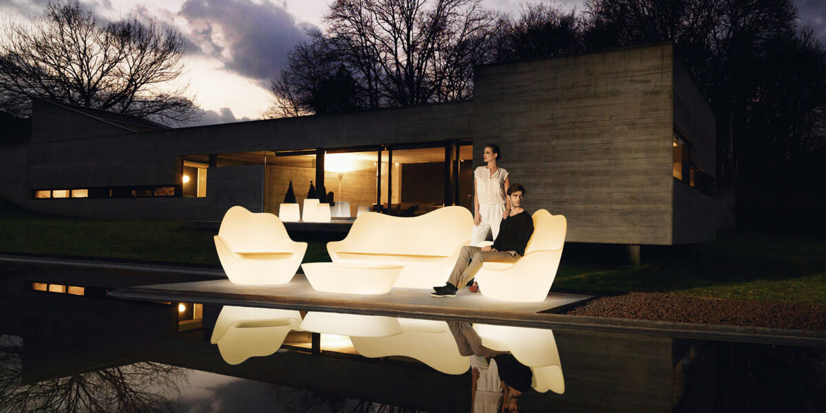 Vondom Sabinas Lounge Chair in minimalist outdoor arrangement