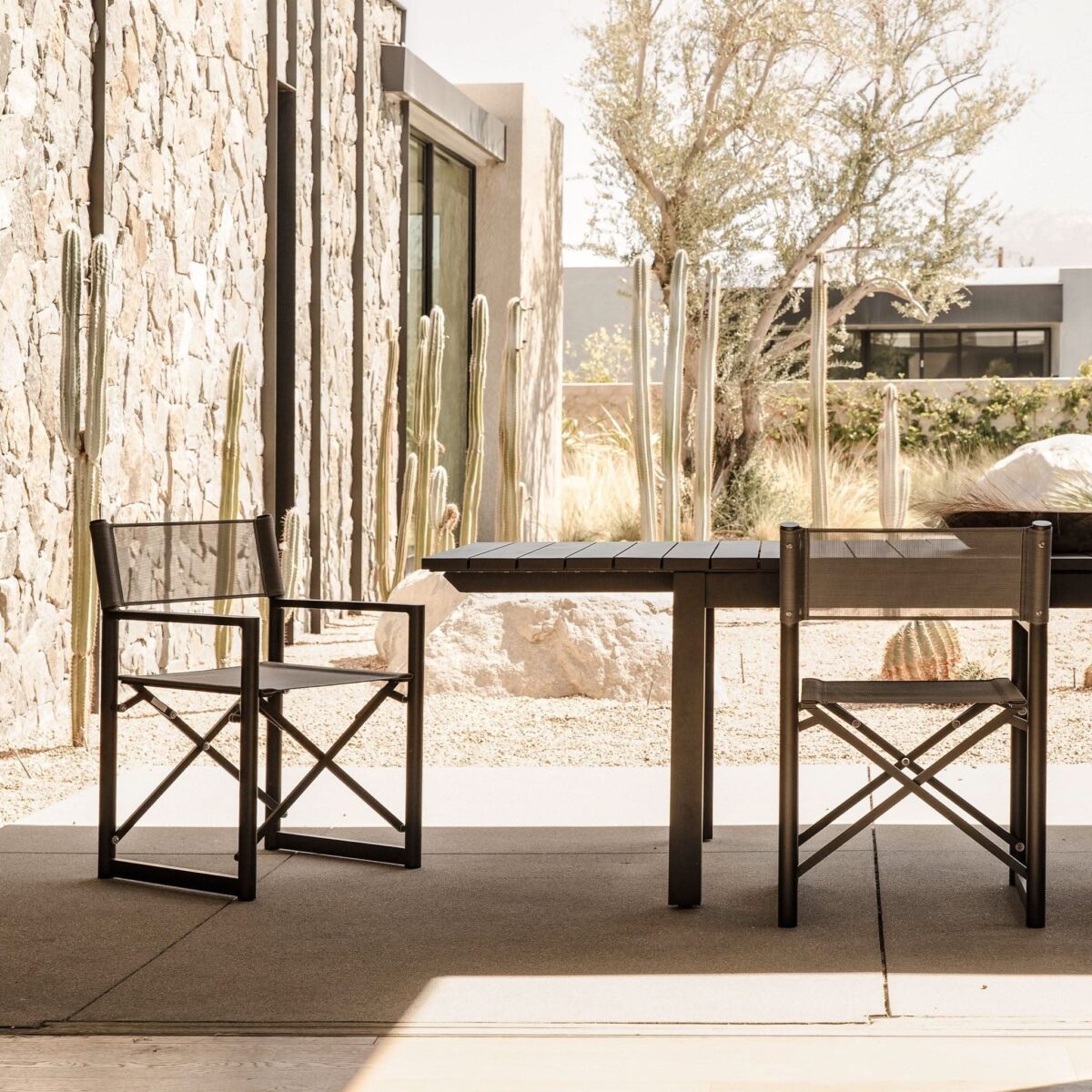 “Side view of Pacific aluminum extendable dining table – minimalist design with linear frame”