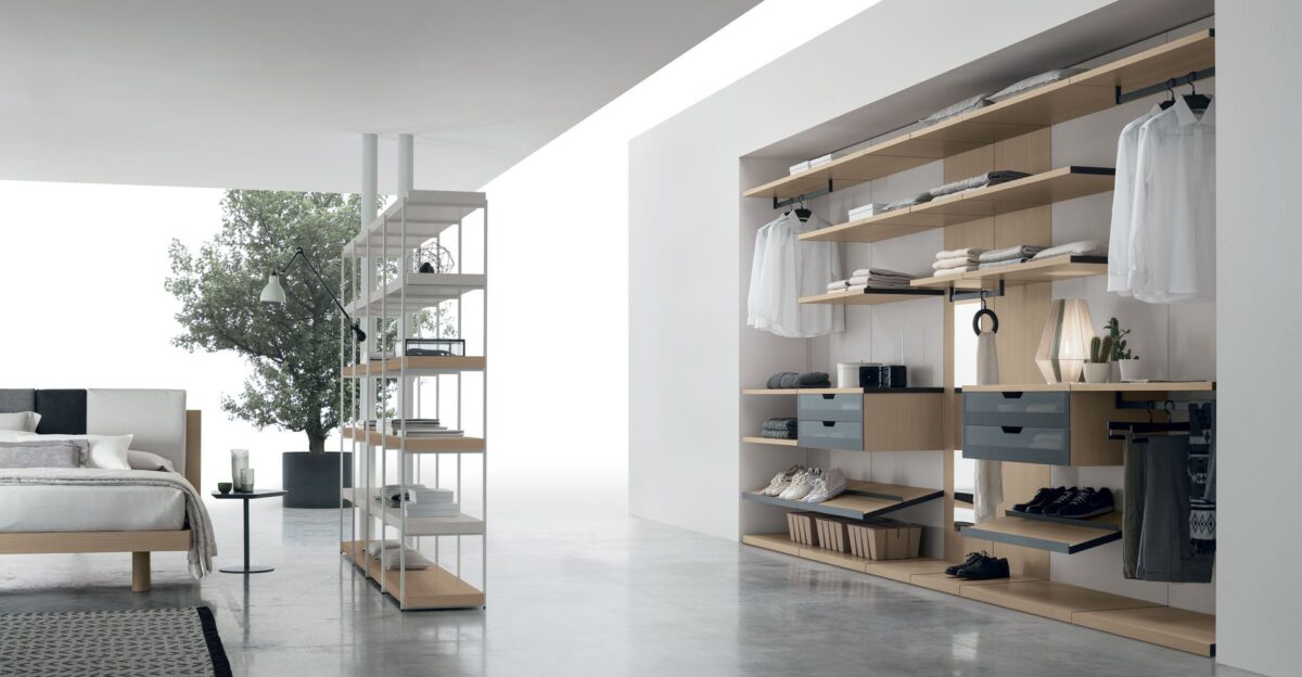 “Pratico Walk-in wardrobe by Tomasella – modern Italian modular closet with open shelving and drawer units”