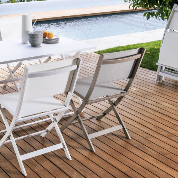 Queen Folding Chair by Talenti – elegant foldable outdoor chair with sleek design and durable materials