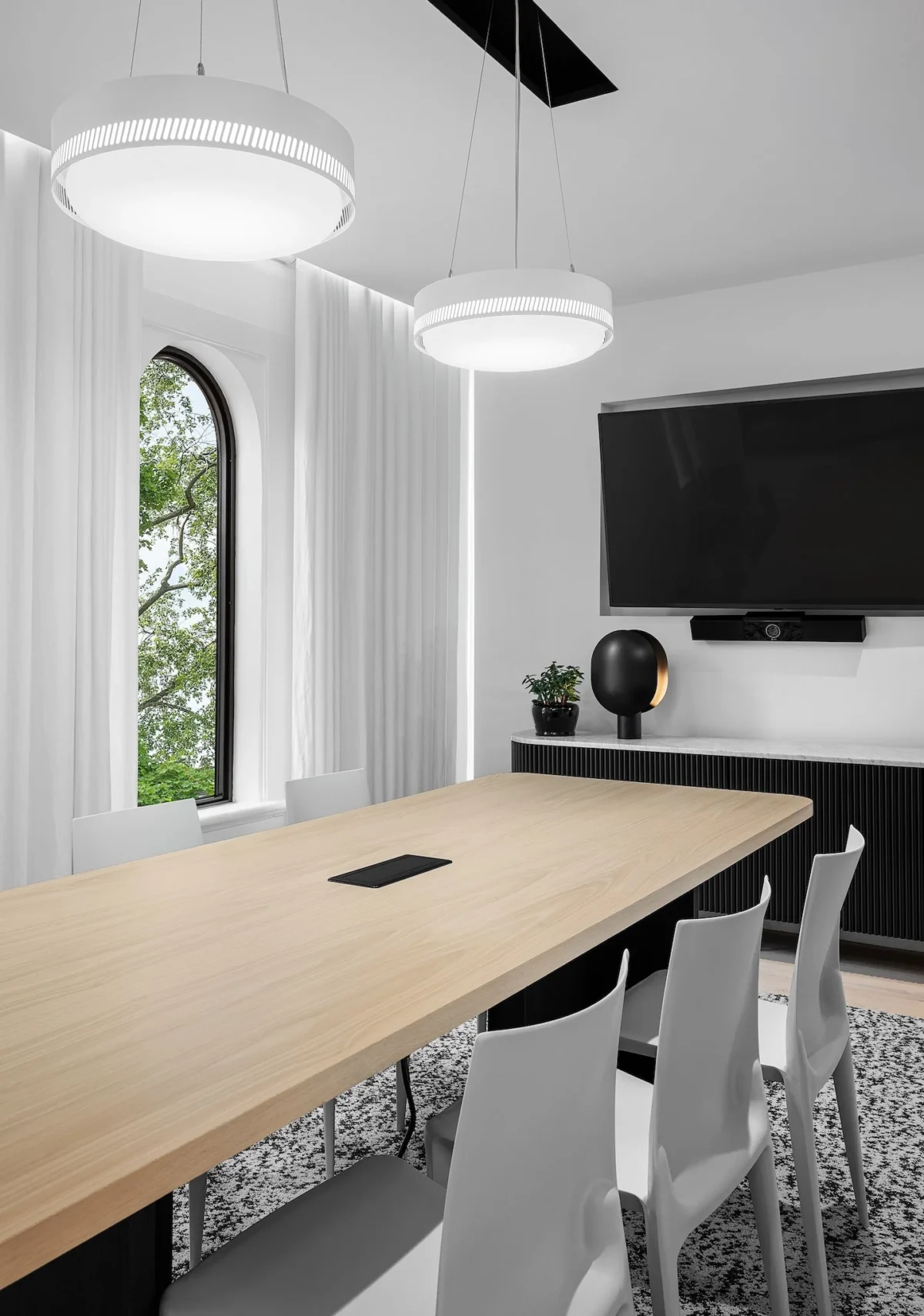 Enhance your Royal Oak, Michigan dining area with The Bellini Chair® - Set of 2 by Heller.