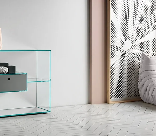 Elevate your entryway with the "Liber" console by Tonelli Design. A contemporary glass piece, perfect for sophisticated Birmingham interiors.