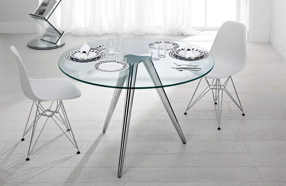 Unity dining table by Tonelli Design with extra-clear glass top and white lacquered metal base, displayed in Royal Oak, Michigan.