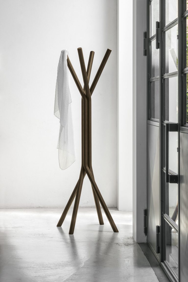 “Tree by Tomasella – modern Italian coat stand with tree-inspired silhouette and contemporary sculptural design”