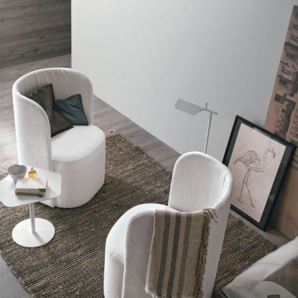 “Vanessa mirror by Tomasella – modern Italian wall mirror with sculptural, asymmetrical form and artistic flair”