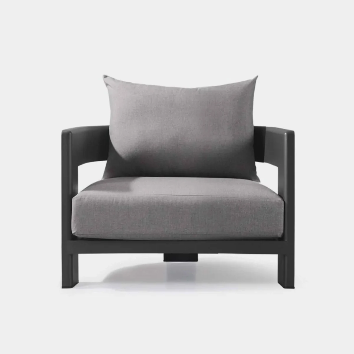 “Victoria outdoor aluminum lounge chair by Harbour – clean-lined design for modern spaces”