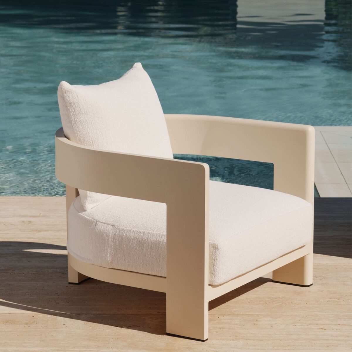 “Harbour Victoria Lounge Chair – stylish aluminum frame with plush outdoor cushions”