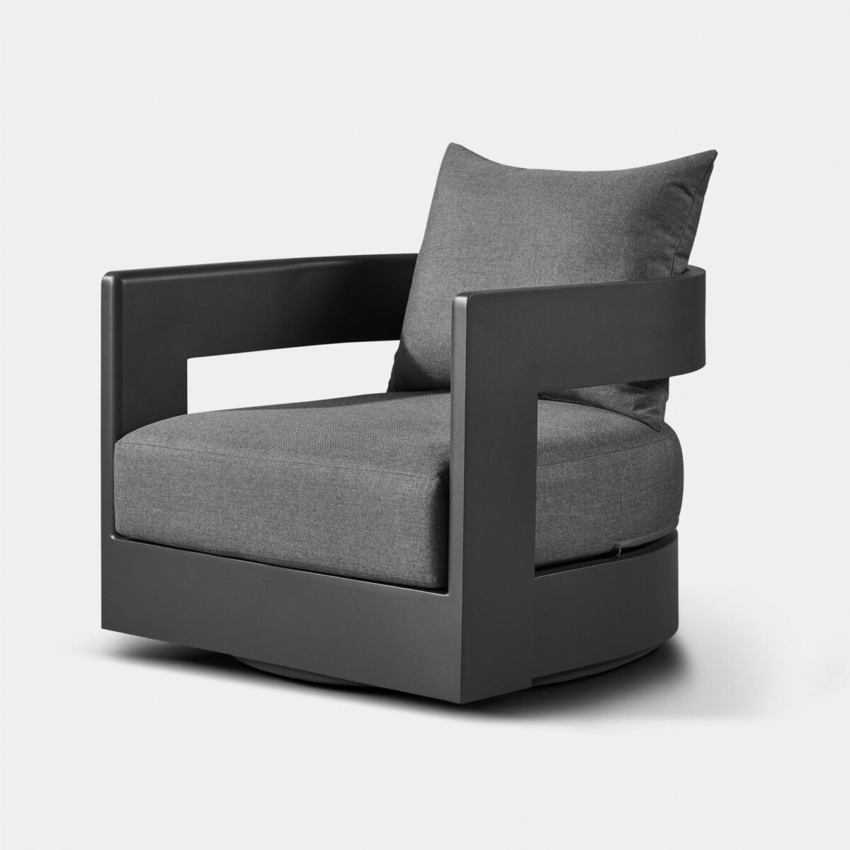 “Contemporary outdoor Victoria chair by Harbour – swivel lounge chair with aluminum structure and tailored cushions”