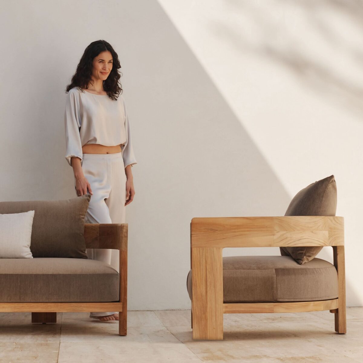 “Contemporary Victoria Teak Chair by Harbour – elegant lounge seating for terraces and outdoor living spaces”
