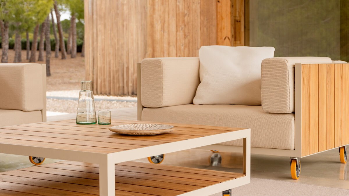 "Contemporary VINEYARD lounge chair by Vondom with clean lines and high-end comfort."