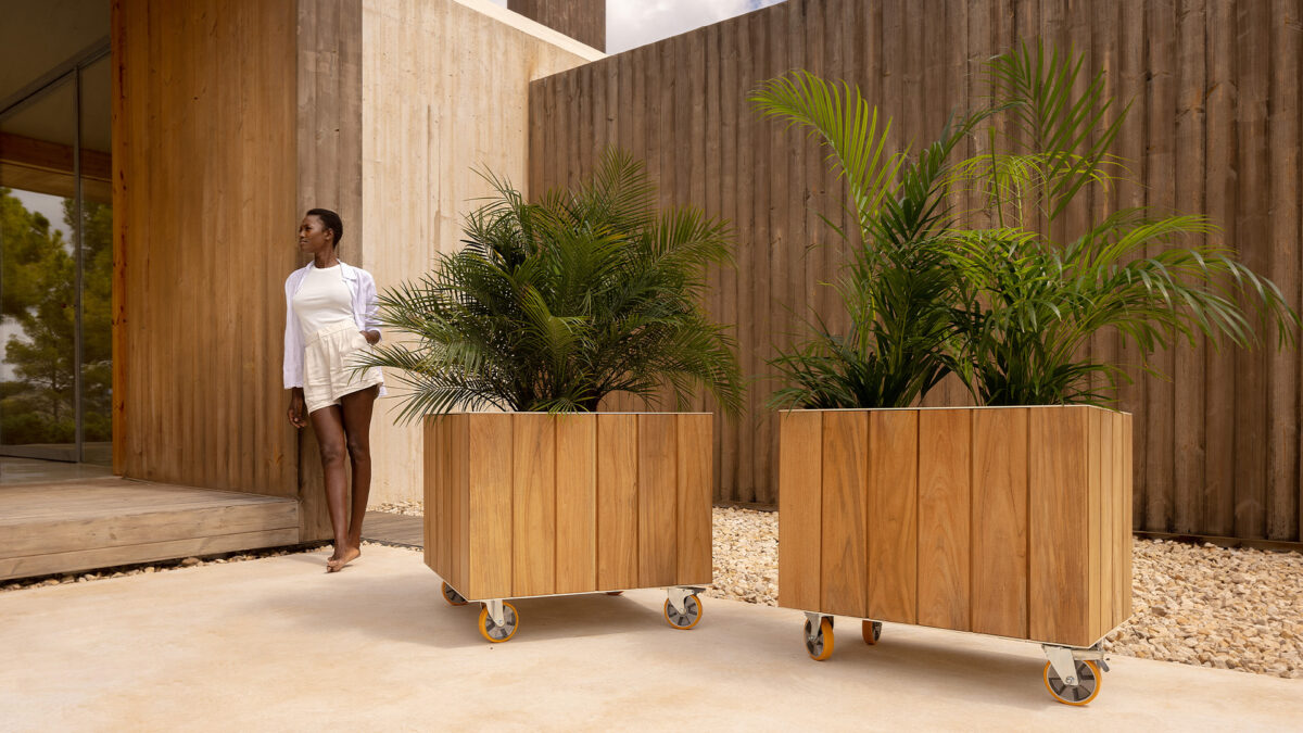 Luxury contemporary Vineyard linear planters by Vondom, designer outdoor garden elements for Birmingham, Michigan.