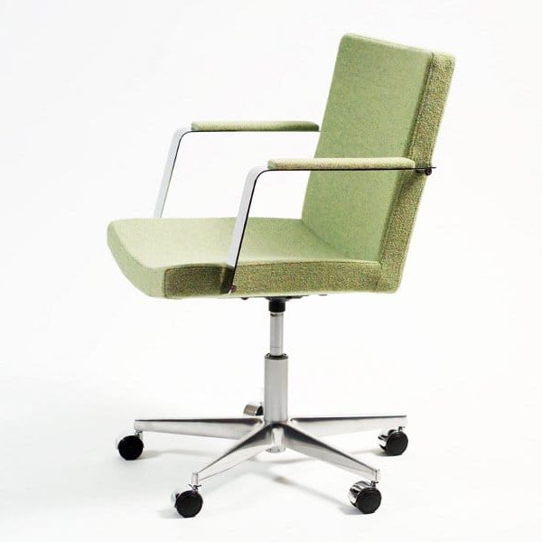 MEDIUM | Chair with 5-spoke base By Inno