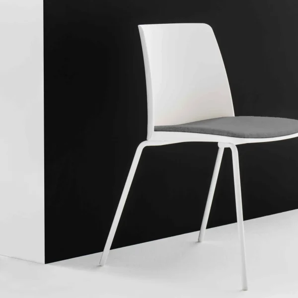 DAISY | Chair with integrated cushion By Bralco