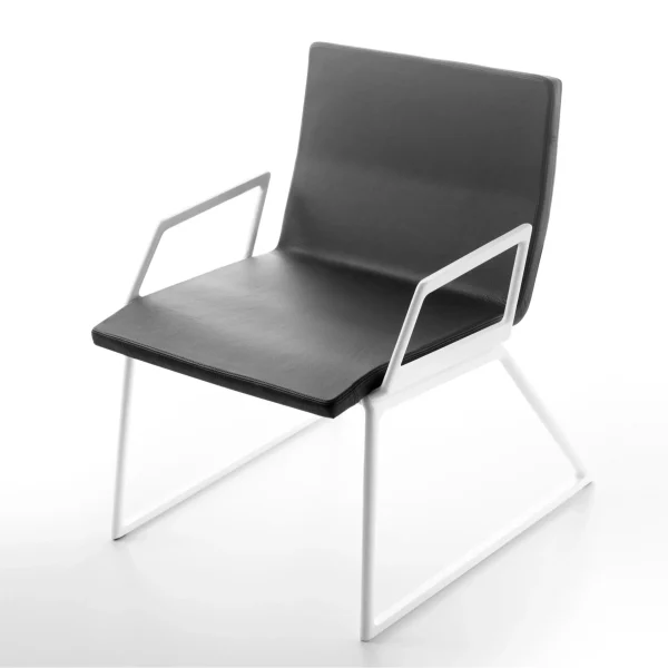 BILDU | Upholstered chair By Sellex