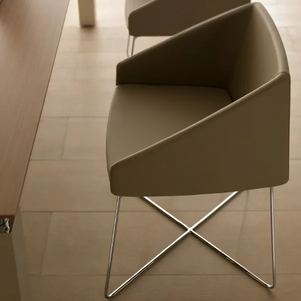 HYWAY | Chair with armrests By Quinti Sedute