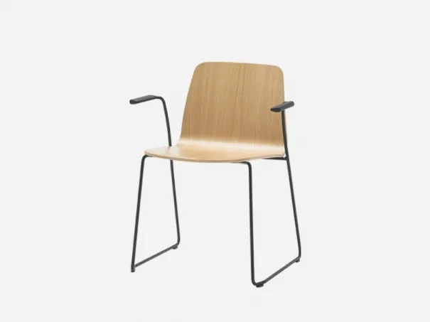 VARYA WOOD | Chair with armrests By INCLASS