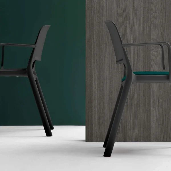 LOTUS | Chair with integrated cushion By Bralco