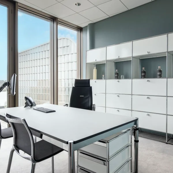 USM HALLER INDIVIDUAL WORKSTATION TABLE By USM