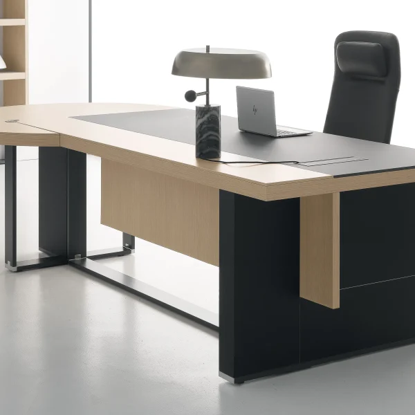 VIGO | Rectangular office desk By DVO