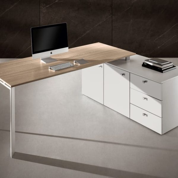 COWORK | Office desk with shelves By IFT Office
